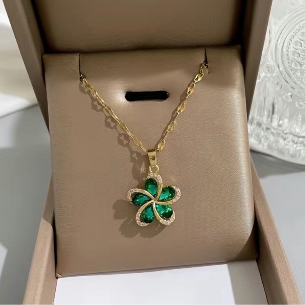 Green & Gold Flower Necklace!